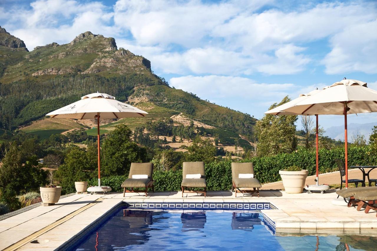 Alluvia Boutique Winery & Luxury Accommodation Stellenbosch Dış mekan fotoğraf The swimming pool at the hotel