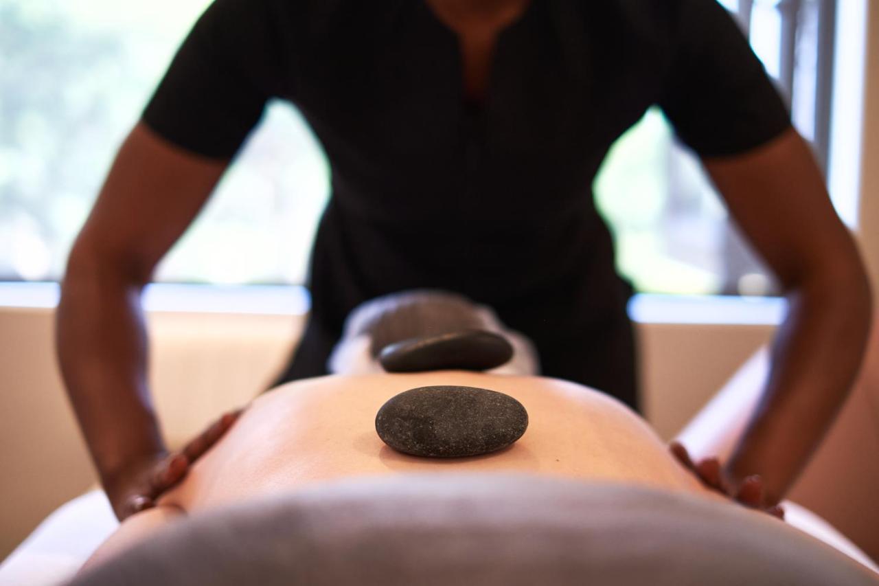 Alluvia Boutique Winery & Luxury Accommodation Stellenbosch Dış mekan fotoğraf Hot stone massage
