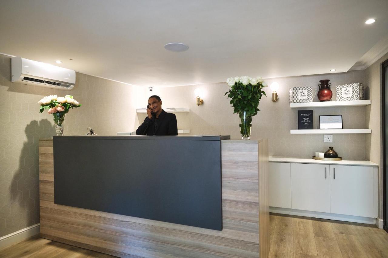 Alluvia Boutique Winery & Luxury Accommodation Stellenbosch Dış mekan fotoğraf Reception desk at a hotel