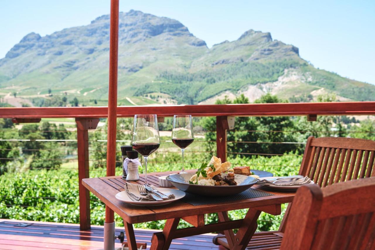 Alluvia Boutique Winery & Luxury Accommodation Stellenbosch Dış mekan fotoğraf Wine tasting at a South African winery
