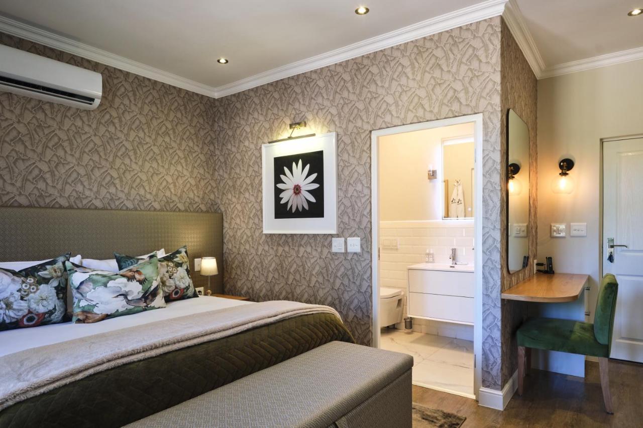 Alluvia Boutique Winery & Luxury Accommodation Stellenbosch Dış mekan fotoğraf A bedroom at the Cape Heritage
