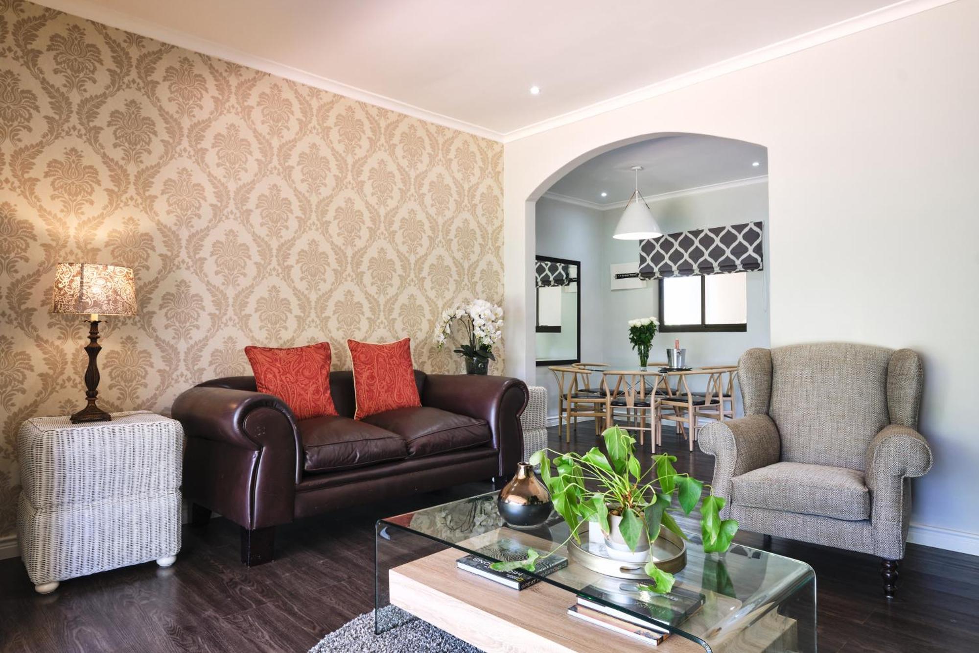 Alluvia Boutique Winery & Luxury Accommodation Stellenbosch Oda fotoğraf A living room with a couch and two armchairs