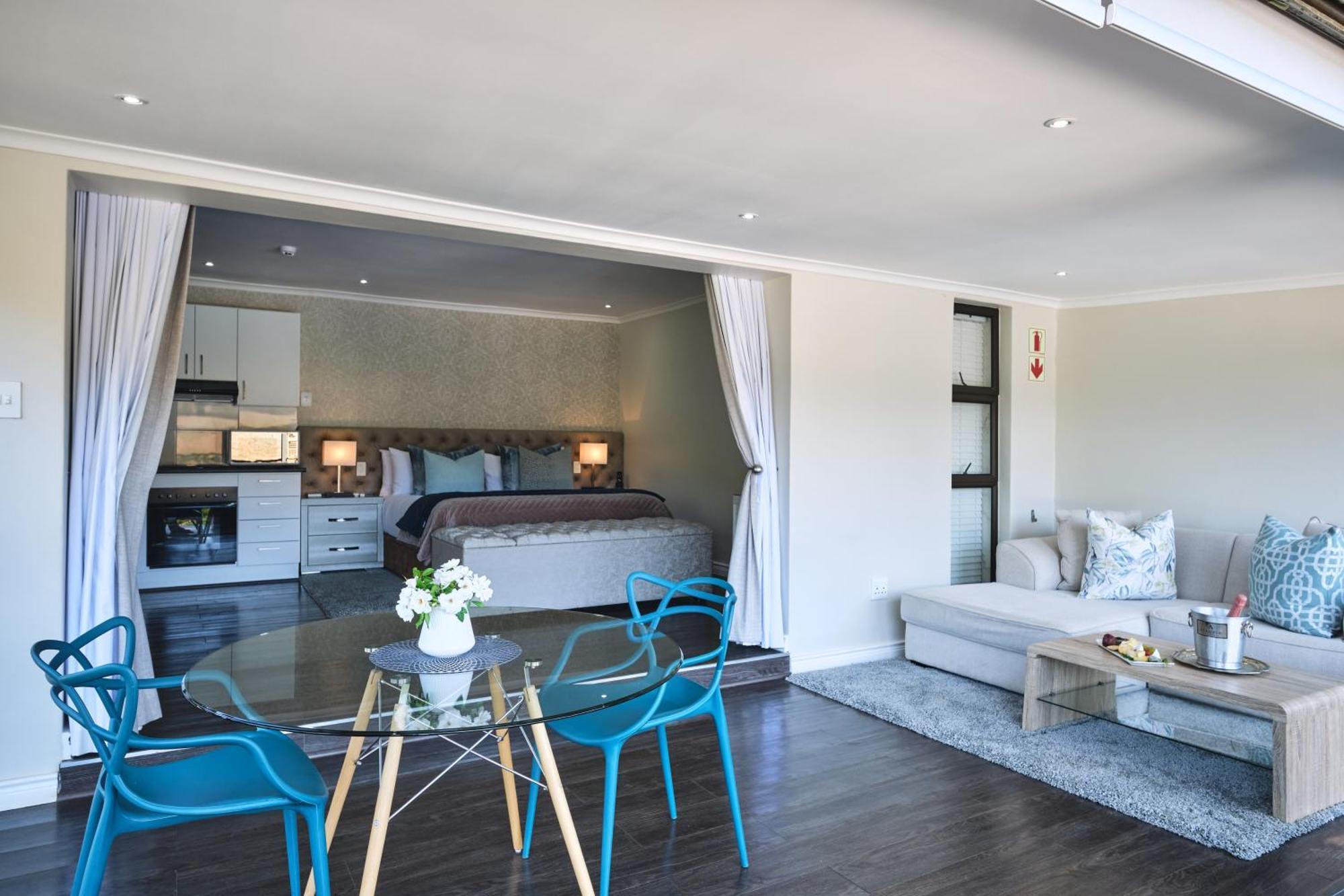 Alluvia Boutique Winery & Luxury Accommodation Stellenbosch Oda fotoğraf A studio apartment in Cape Town, South Africa