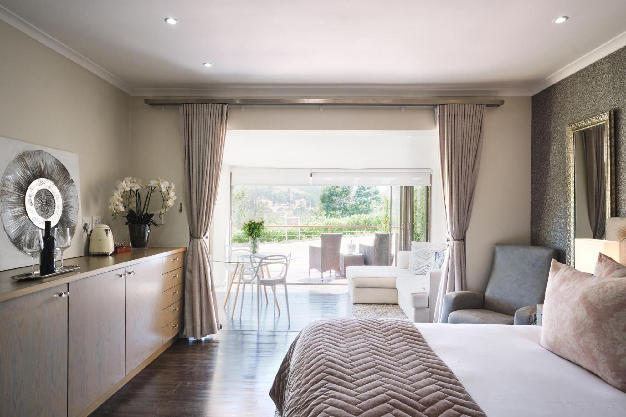 Alluvia Boutique Winery & Luxury Accommodation Stellenbosch Oda fotoğraf A room at the Cape Grace