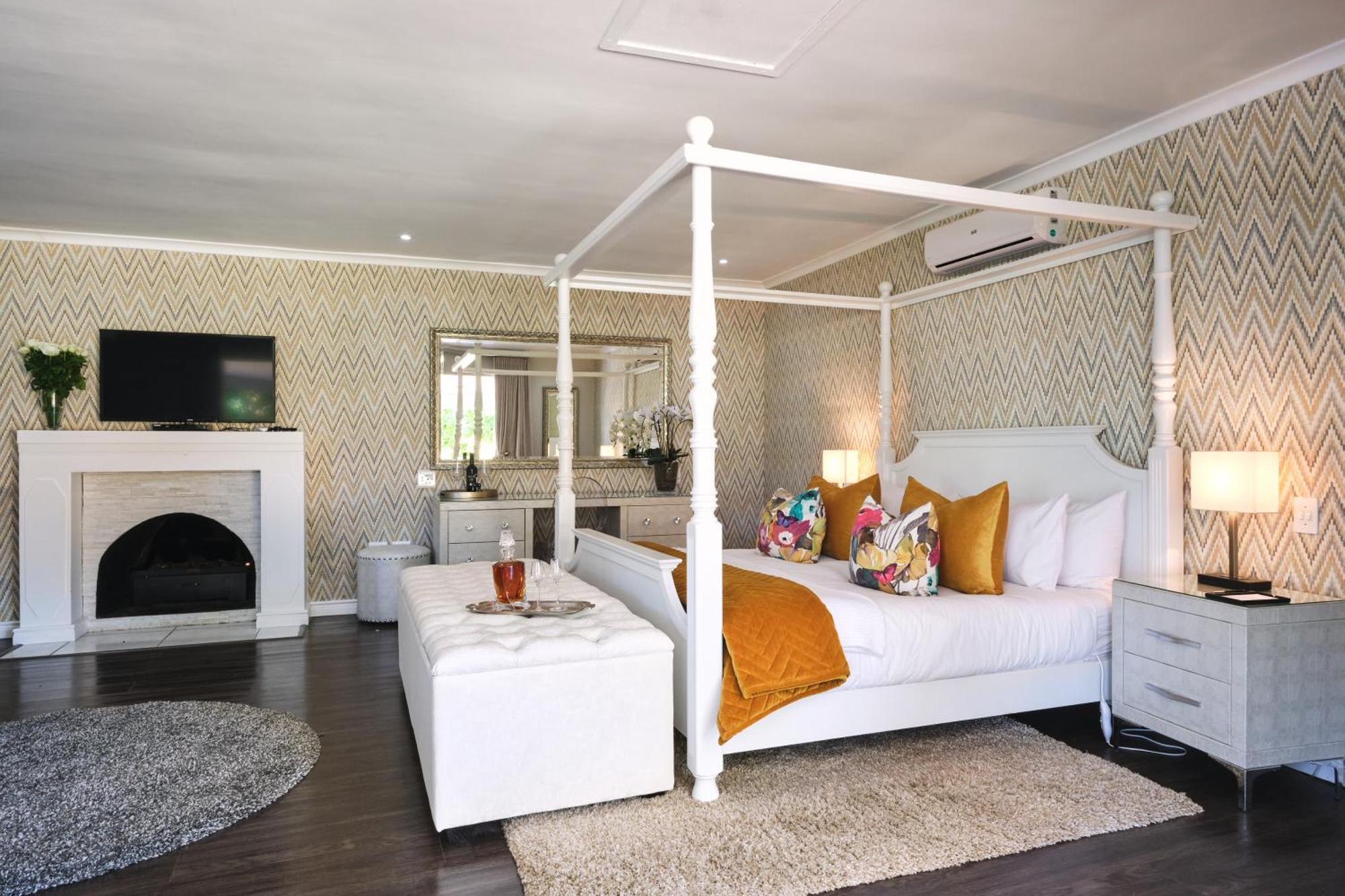 Alluvia Boutique Winery & Luxury Accommodation Stellenbosch Oda fotoğraf A bedroom at the Cape Heritage