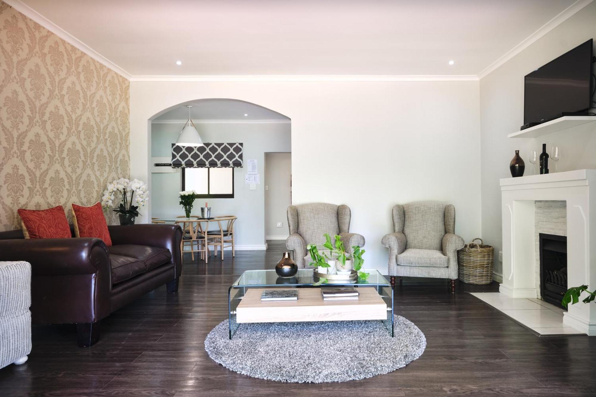Alluvia Boutique Winery & Luxury Accommodation Stellenbosch Oda fotoğraf A living room in a house