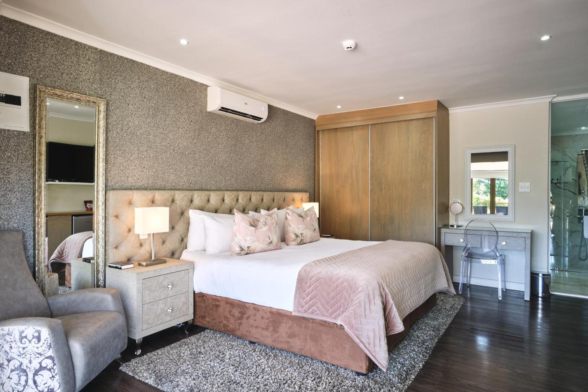 Alluvia Boutique Winery & Luxury Accommodation Stellenbosch Oda fotoğraf A bedroom at the Cape Heritage