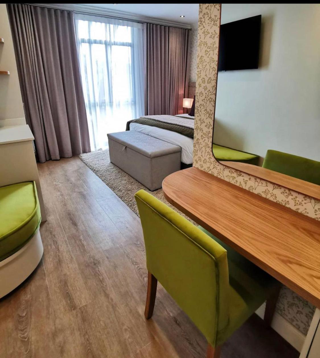 Alluvia Boutique Winery & Luxury Accommodation Stellenbosch Oda fotoğraf A room at the hotel